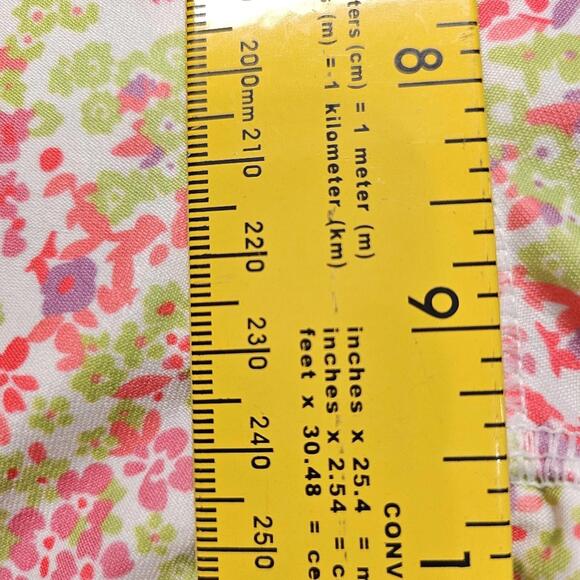 VOGO Athletica High-Rise Small Floral Capri Leggings with Pockets - Picture 6 of 8